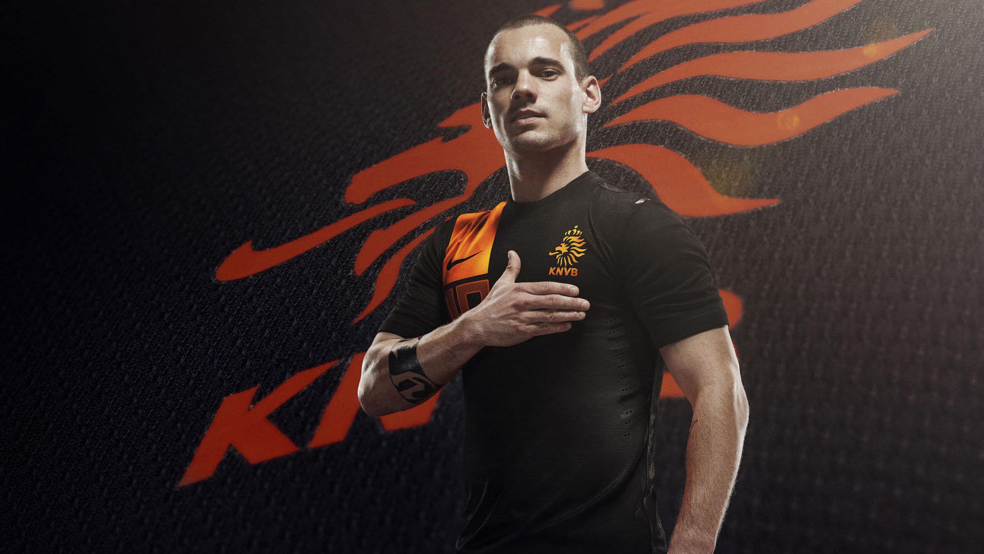 巴黎球星遭凶狠铲球伤退，痛苦落泪，巴黎球迷